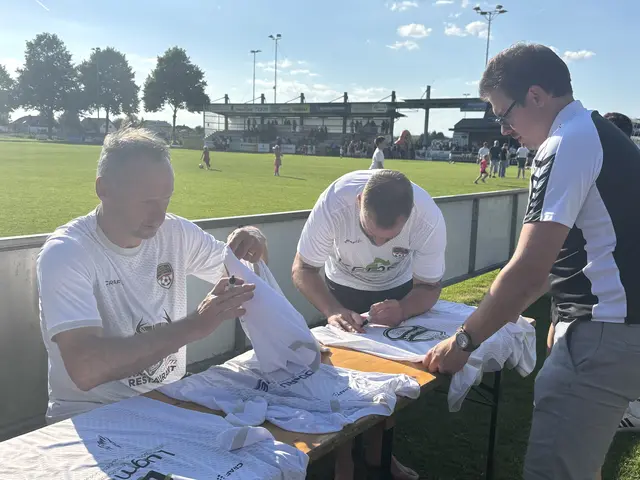 Autogramme schreiben nach dem Spiel | Foto: MeinBezirk Perg/Köck