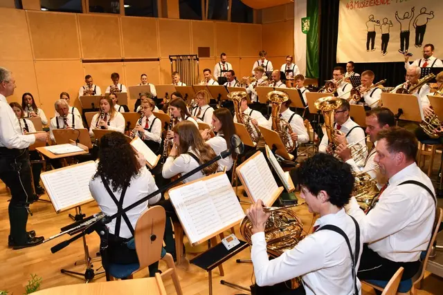 Ein Blasmusikkonzert mit hohen Ansprüchen für die Musikerinnen und Musiker im Musikverein Mariahof am Pfingstsonntagabend. | Foto: Anita Galler