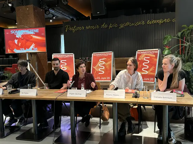 Angela Glechner und die Künstlerinnen und Künstler freuen sich auf ein buntes "Tanz-Potpourri" bei der Sommerszene. | Foto: Lisa Gold