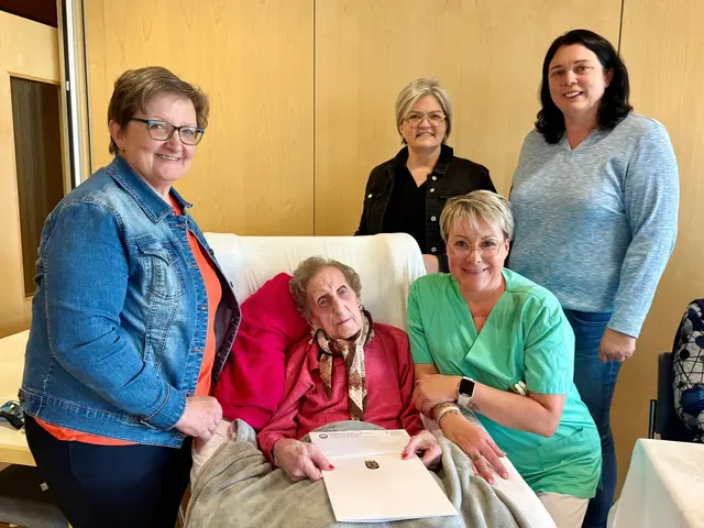 Margit Auer, Jubilarin Edeltraud Karpfl, Monika Mayrhofer, Alexandra Hartner und Alexandra Bauer | Foto: Stadtgemeinde Raabs