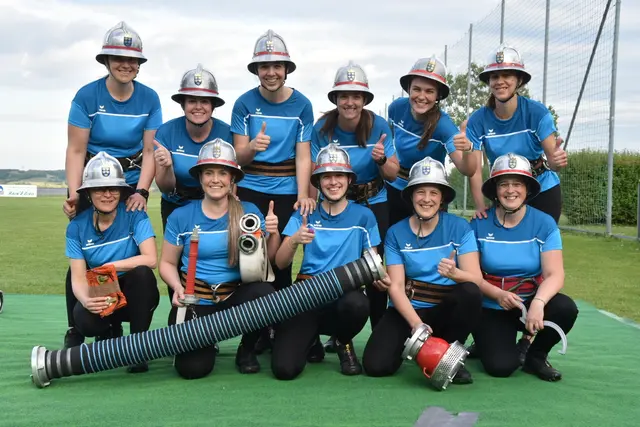 Vorne von links:
Birgit Wieser, Sarah Pichler, Lara-Sophie Höchtl, Katharina Höchtl-Frech, Elisabeth Frech
Hinten von links:
Irene Koppensteiner, Karin Haas, Anna-Lena Höchtl, Kerstin Wieser, Denise Schinnerl, Angelika Doppler | Foto: Michaela Müller