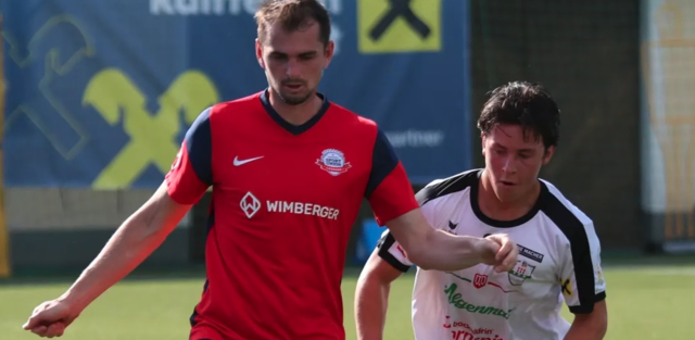 Zuletzt setzte sich Lasberg (Andreas Stütz, l.) gegen die SPG Pregarten 1b (Simon Jahn, r.) mit 1:0 durch. | Foto: MeinBezirk