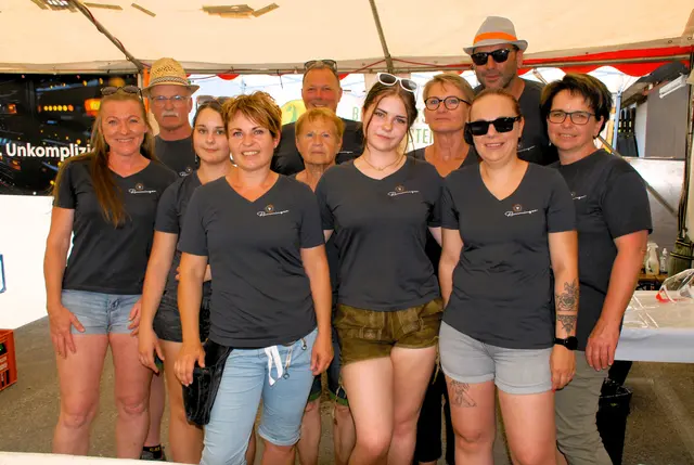 12 Weinbauern und Landfrauen , darunter auch der Weinhof Ramminger aus Arnwiesen bei Gleisdorf sorgten für das leibliche Wohl der vielen Gästen 