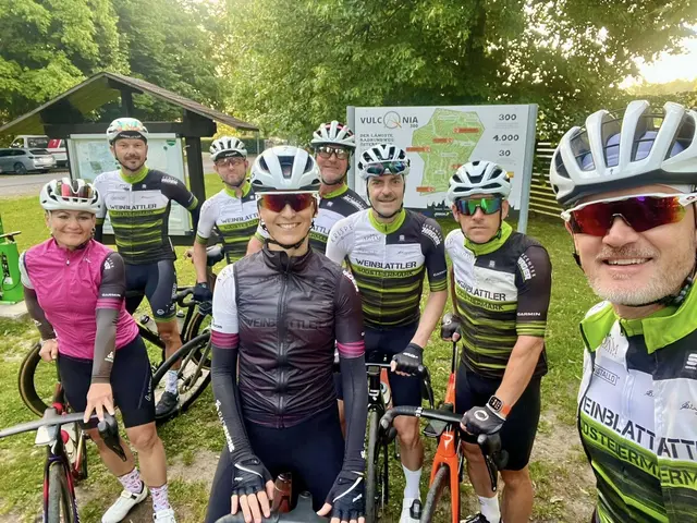 Acht Weinblattlerinnen und Weinblattler meisterten die "Vulcania 300 Gold"-Challenge: 300 Kilometer und über 4.000 Höhenmeter an nur einem Tag – ein sportliches Abenteuer durch das steirische Vulkanland. | Foto: Weinblattler