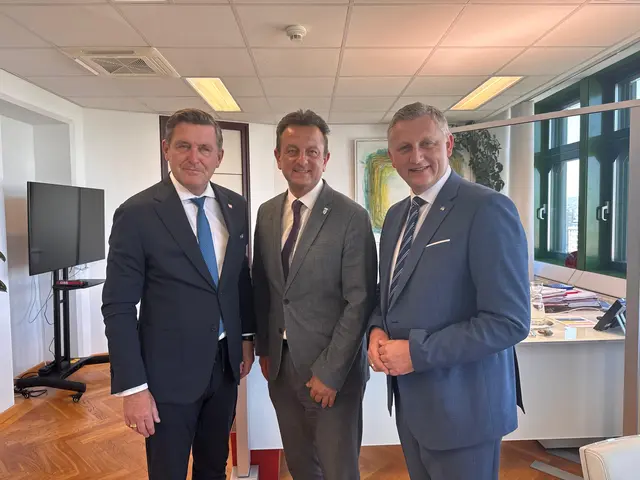 Infrastrukturminister Peter Hanke, Bürgermeister Horst Hufnagl und Nationalratsabgeordneter Reinhold Binder (v.li.)  | Foto: Gemeinde Micheldorf
