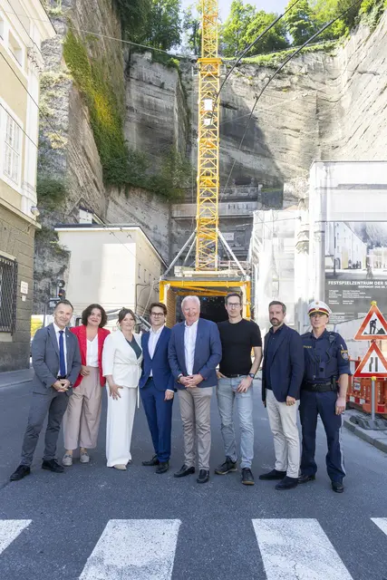 Politik, Festspiele und Verkehrsexperten informierten über Verkehrsplanung, Kommunikation und Maßnahmen zur Vorbereitung auf die Baustellenphase im Festspielbezirk. | Foto: Stadt Salzburg/Wildbild/Rohrer