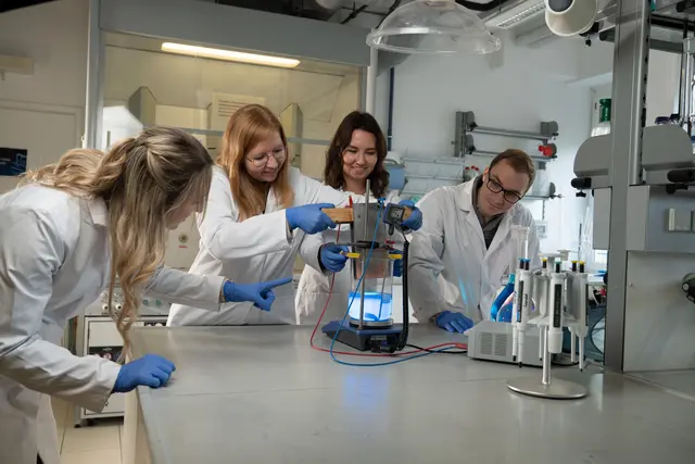 Wissenschaftler bei der Arbeit