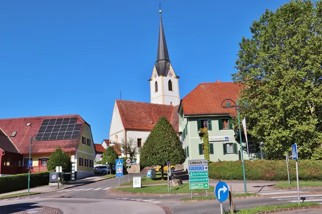 Hitzendorf feiert Fronleichnam und den Apfelstrudel