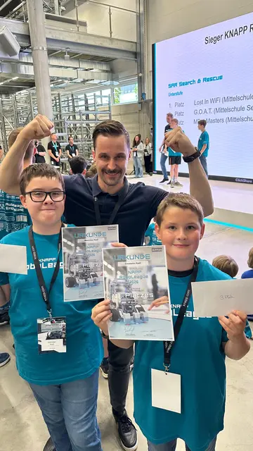 Constantin und Maximilien Riedl freuen sich über den dritten Platz in der Kategorie „Search and Rescue“ bei der Knapp Robo League 2026. | Foto: MS Lebring