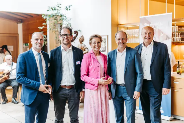 von links nach rechts: Daniel Siegl, Regionaldirektor SeneCura Vorarlberg und Tirol, Alexander Welte, Hausleitung SeneCura Sozialzentrum Hohenems, Landesrätin Martina Rüscher, Bürgermeister Dieter Egger, Johannes Wallner Unternehmenssprecher SeneCura. | Foto: Frederick Samstag