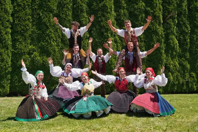 Traditioneller Kirchtag mit Kufenstechen und Lindentanz in Hohenthurn