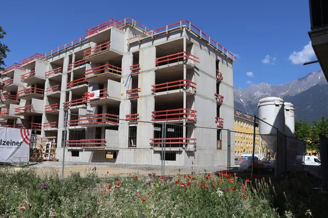 Am Areal des Eichhofs in Pradl entstehen zur Zeit in der 3. Baustufe 50 neue Mietwohnungen. | Foto: © Stadt Innsbruck/A.Steinacker