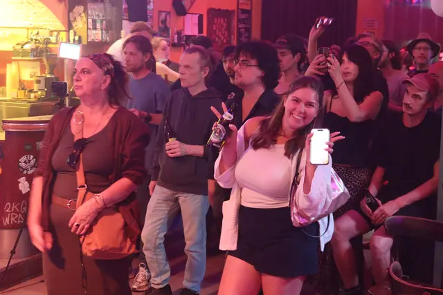 An die hundert Fans ließen sich das Rockkonzert nicht entgehen. | Foto: Patricia Hillinger/MeinBezirk