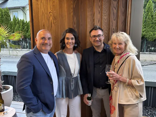 V. l.: Roman Luksch, Michaela Wölfleder, Tobias Ornetsmüller und Johanna Herbsthofer genossen einen schönen Abend. | Foto: Raphael Mühlbacher/MeinBezirk