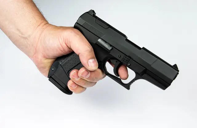 Nach Schuss und Messer, Polizei klärt brutale Schlägerei auf