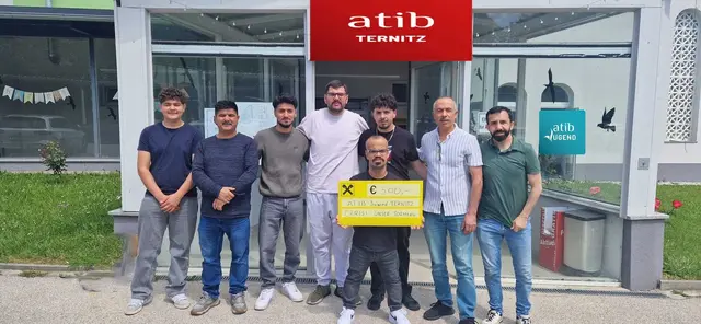 Spendenübergabe: Ömer Özdemir, Obmann İlhan Atak, Sahin Atak, Mustafa Ceylan, Kamil Atak, Mevlüt Altınok, GR Mustafa Polat und Tuncay Polat. | Foto: privat