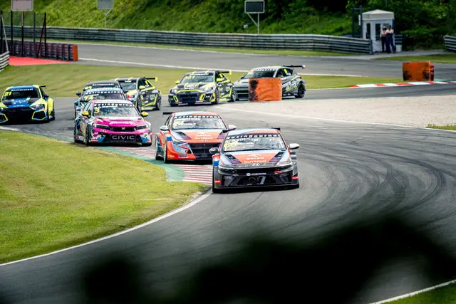 Tourenwagen-Action mit der TCR Eastern Europe. | Foto: Manuel Mackinger/IGMS 