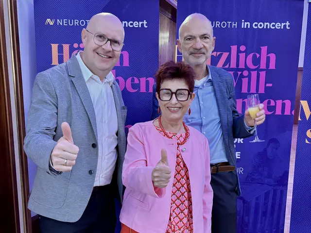 Unter den Konzertbesuchern waren unter anderem auch (v.r.n.l): Johannes Schobel, HNO-Facharzt und Tinnitus-Spezialist aus St. Pölten, Stadträtin Renate Gamsjäger und Rainer Rossbory von Neuroth | Foto:  leadersnet.at/ A. Felten