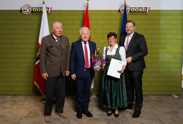 Bezirksobmann Wilhelm Auzinger, Landesobmann Josef Pühringer, Ernestine Hausleitner und Landesgeschäftsführer Franz Ebner (v.l.). | Foto: OÖ Seniorenbund