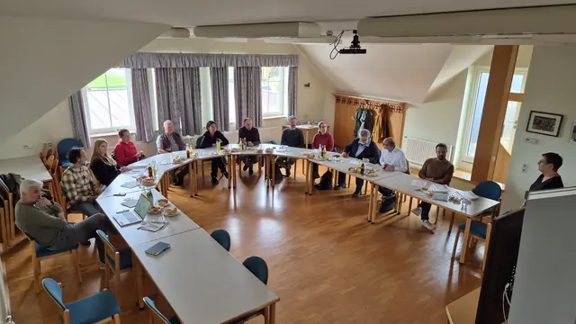 Die Teilnehmerinnen und Teilnehmer tauschten sich angeregt über umweltrelevante Themen aus. | Foto: RMSW/AL