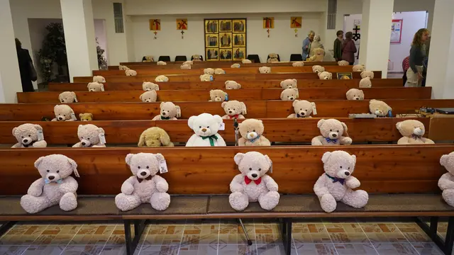 50 Teddybären wohnten der Sonntagsmesse in der Kellerkirche bei. | Foto: "Kellerkirche" St. Johannes / Clemens Weiss.
