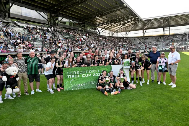 Die Wacker-Damen der Ib-Mannschaft standen ihren männlichen Kollegen in nichts nach - auch sie durften über den Sieg im Kerschdorfer Tirol Cup jubeln. | Foto: Hassl