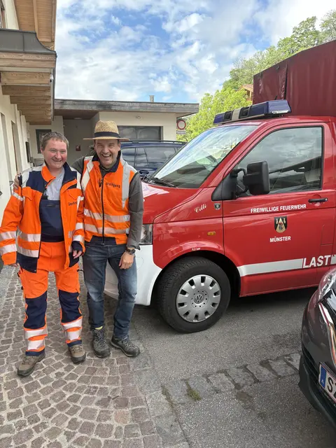 Bürgermeister Stefan Schiestl und Geri Flörl verbrachten einen Arbeitstag miteinander.  | Foto: Gemeinde Wiesing / Schiestl