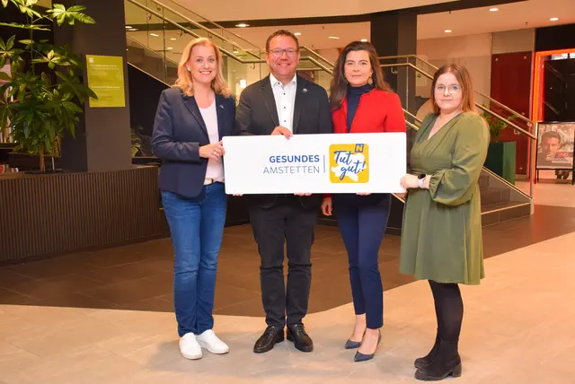 Gesundheitsstadträtin Beate Hochstrasser, Bürgermeister Christian Haberhauer, CCA Managerin Katharina Gfrerer und Gesundheitsgemeinderätin Silvia Übelbacher | Foto: Stadt Amstetten