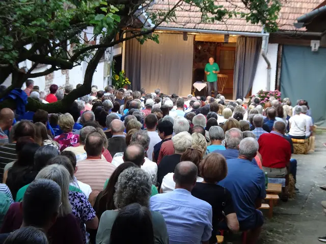 Das "Strohballenambiente" und die kurzweiligen Einakter zählt bei vielen Gästen als größter Anziehungspunkten des Theaters.  | Foto: Bierbaumer Hoftheater - Johann Thaller