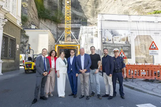 Politik, Festspiele und Verkehrsexperten informierten über Verkehrsplanung, Kommunikation und Maßnahmen zur Vorbereitung auf die Baustellenphase im Festspielbezirk. | Foto: Stadt Salzburg/Wildbild/Rohrer
