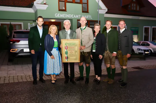 v.l.n.r.: Klubobmann LAbg. Lukas Schnitzer, LAbg. Theresia Heil, Bgm.a.D. Hermann Grassl, LR Willibald Ehrenhöfer, VBgm. Daniela Fleck, Bgm. Thomas Pußwald, Kassier Simon Kneißl  | Foto: Alfred Mayer
