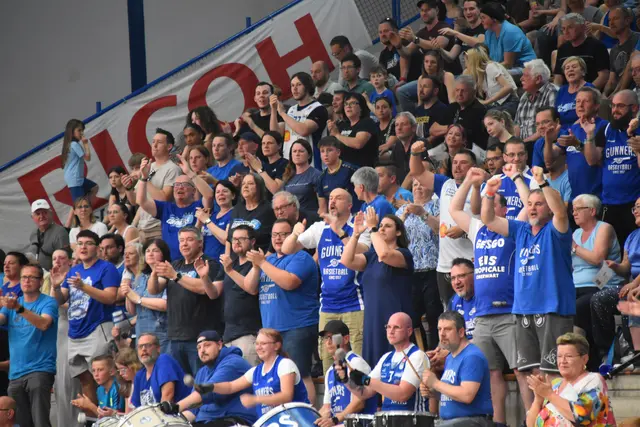 Die Halle war voll, die Gunners-Fans machten Stimmung, aber auch die Fans aus Kapfenberg gaben Gas. | Foto: MeinBezirk/Michael Strini