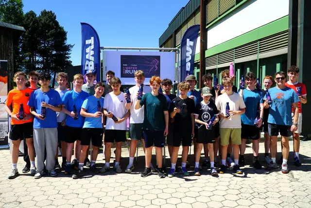 Die Schüler der HTL Jenbach waren beim "Best Water Run" dabei und gaben für die wichtigste Ressource alles.  | Foto: Bernhard Zingerle-Leo