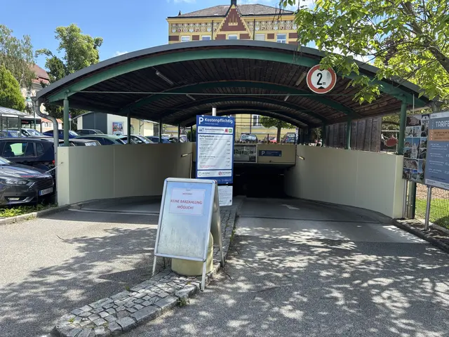 Seit April ist Barzahlung im Parkhaus nicht mehr möglich. | Foto: David Ebner/MeinBezirk