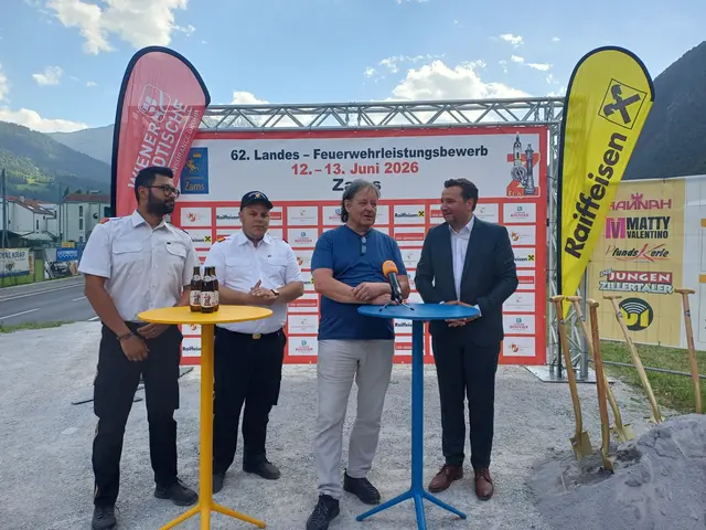 Die Verantwortlichen mit dem Künstler Böck Roland | Foto: Monika Hammerl