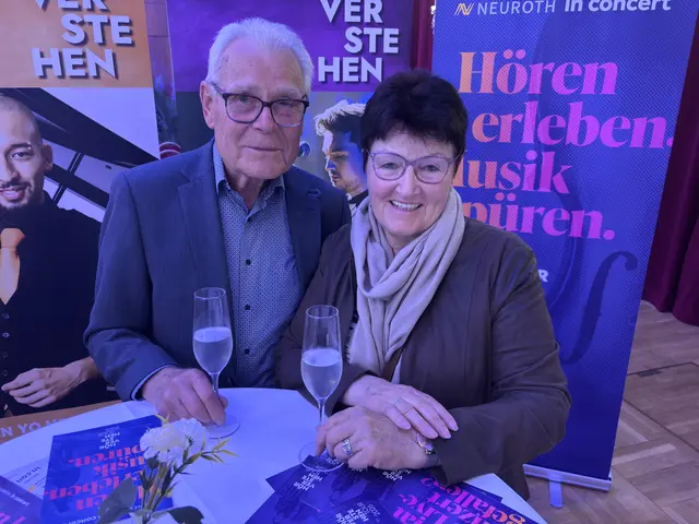 "Das Konzert ist eine sehr nette Idee von Neuroth", freuten sich diese beiden Herrschaften. 