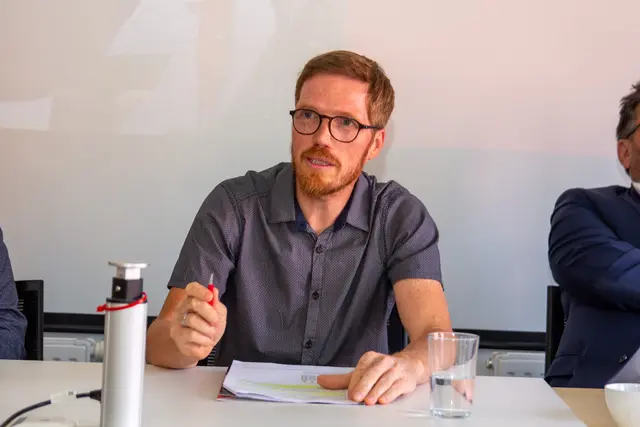 Wolfgang Gärtner erläuert die Herausforderungen und Arbeitsweise im Jugendcoaching. Er betonte, dass eine frühzeitige und niederschwellige Unterstützung entscheidend für stabile Bildungs- und Berufswege junger Menschen ist. | Foto: arbasTirol/Wolchowe