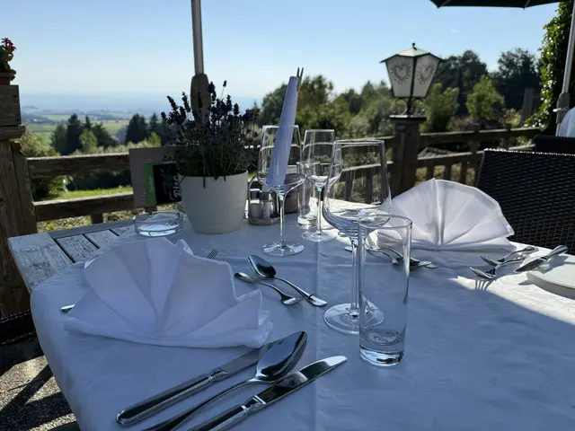 Auf der Eidenberger Alm offenbart sich eine Landschaft voller Magie und Schönheit – ganz in der Nähe von Linz.