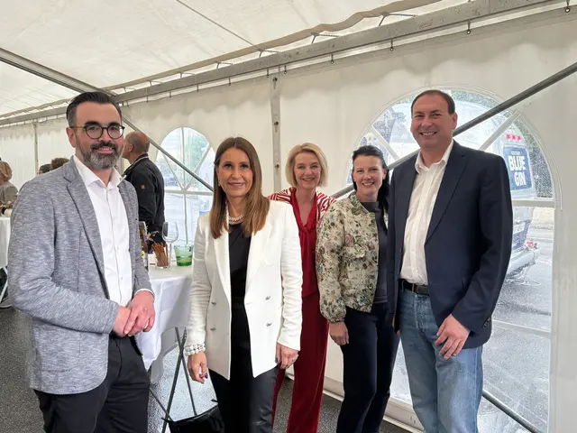 Gabriel Gruber, Eva Panholzer, Maria Burger (Innungsmeisterin Mode), Elke Lumetsberger (Innungsmeisterin Floristen) und Florian Grünberger. | Foto: Raphael Mühlbacher/MeinBezirk