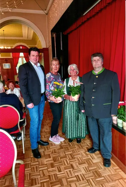 Fischamends Vizebürgermeister Gerald Baumgartlinger, Stadträtin Astrid Taschner, Seniorenbauftragte Marianne Srtschin, DJ und Gemeinderat Michael Pfeiffer

 | Foto: Stadtgemeinde Fischamend