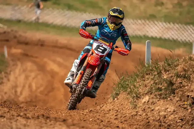 Michael Kratzer auf seiner Honda | Foto: Crossnews