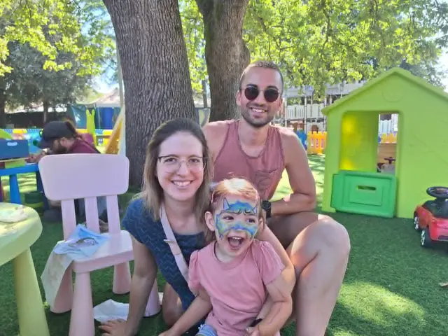Brigitte, Florian und Emilia Fries zieht es in die Ferne: Sie verbringen ihren Urlaub in Kroatien. | Foto: Fries