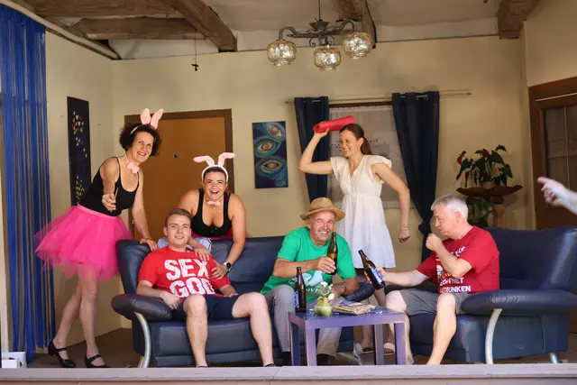 Die 18 Darsteller des Hoftheaters stammen aus verschiedenen Orten der Oststeiermark sowie aus dem benachbartem Burgenland. | Foto: Bierbaumer Hoftheater - Johann Thaller