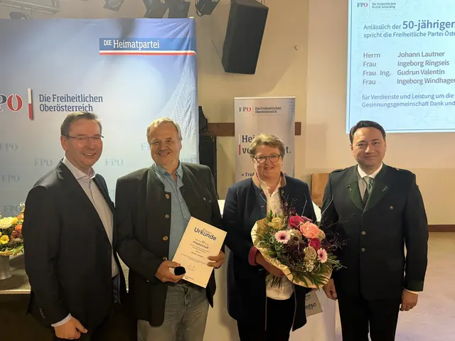 Bezirksparteiobmann Hermann Brückl, Johann Lautner, Gudrun Valentin und Landeshauptmann-Stellvertreter Manfred Haimbuchner. | Foto: FPÖ