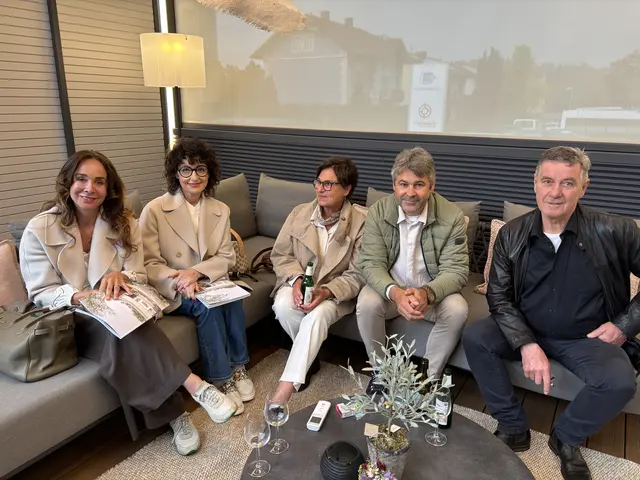 V. l.: Auch Gäste von Frau in der Wirtschaft Wels – darunter Monika Herrnbauer-Thaler (2. v. l.) – waren in Riedau zu Gast. | Foto: Raphael Mühlbacher/MeinBezirk