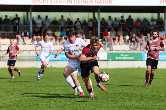 Eidenberg – in den neuen weißen Trikots – gelang über Herzorgsdorf ein 3:1-Heimerfolg. | Foto: Reischl