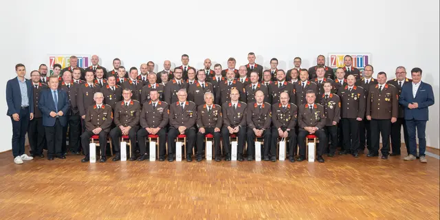 Ehrung in Zwettl: Langjährige Kommandanten und Stellvertreter der Freiwilligen Feuerwehren wurden für ihr Engagement ausgezeichnet. | Foto: Stadtgemeinde Zwettl
