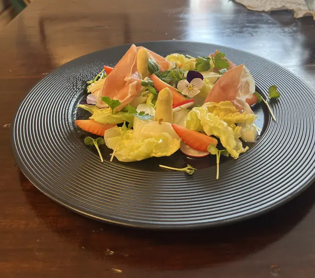 [Anzeige] So kommt in Fürstenfeld der Frühlingssalat auf den Tisch