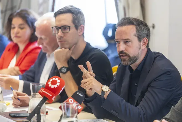 Politik, Festspiele und Verkehrsexperten informierten über Verkehrsplanung, Kommunikation und Maßnahmen zur Vorbereitung auf die Baustellenphase im Festspielbezirk. | Foto: Stadt Salzburg/Wildbild/Rohrer