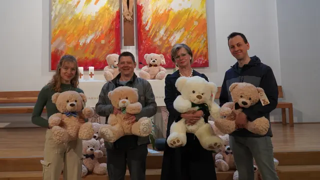 Dutzende Kuscheltiere wurden in Margaretner Kellerkirche gespendet